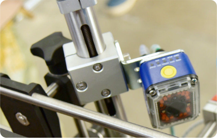 Αυτόματη Μηχανή Γεμίσματος Χημικών Υγρών με Πολλαπλά Ακροφύσια Γεμίσματος και Αυτόματη Μέθοδο Γεμίσματος Κατάλληλη για Βιομηχανική Χρήση