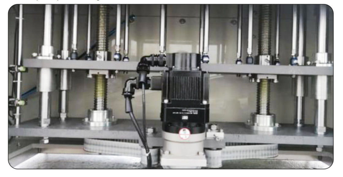 Μηχανή αναπλήρωσης δοχείων φυτοφαρμάκων 220V50HZ Εύρος πλήρωσης 5-50ml Ιδανική λύση για τη συσκευασία και εμφιάλωση φυτοφαρμάκων